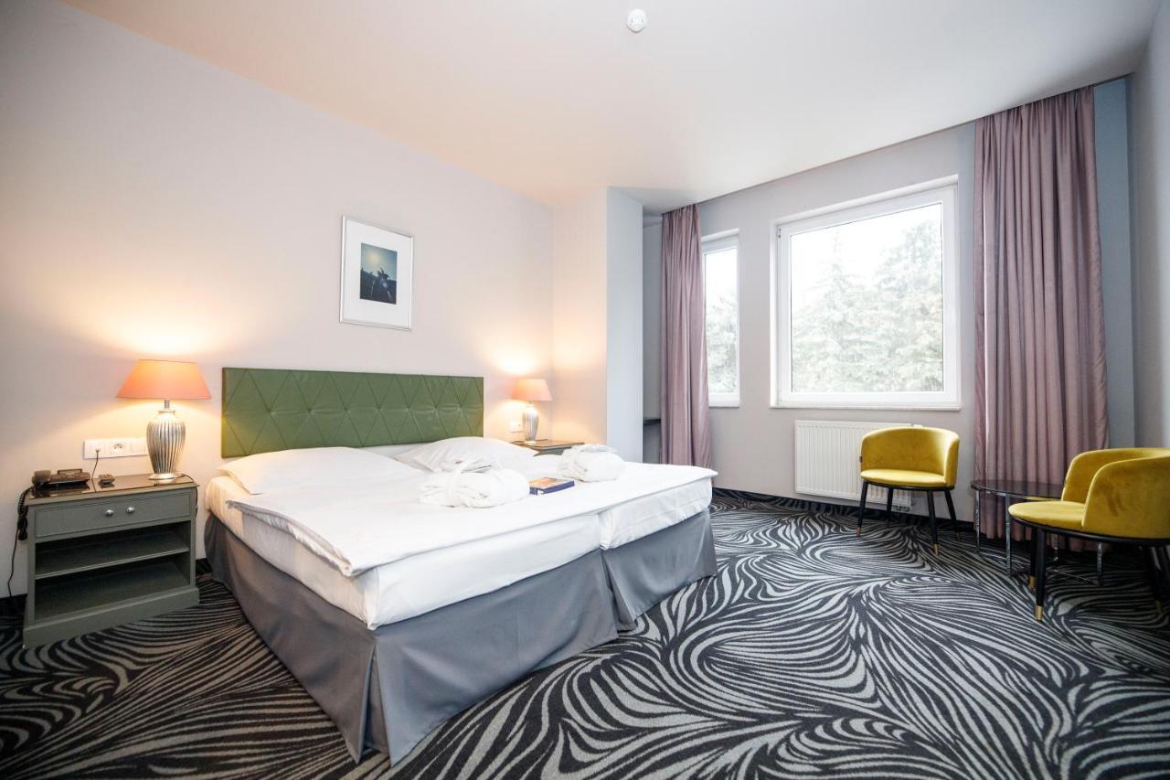 Parkhotel Carlsbad Inn Dalovice Bagian luar foto