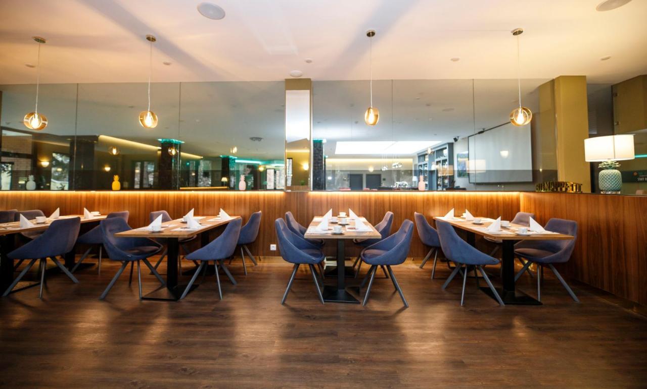 Parkhotel Carlsbad Inn Dalovice Bagian luar foto