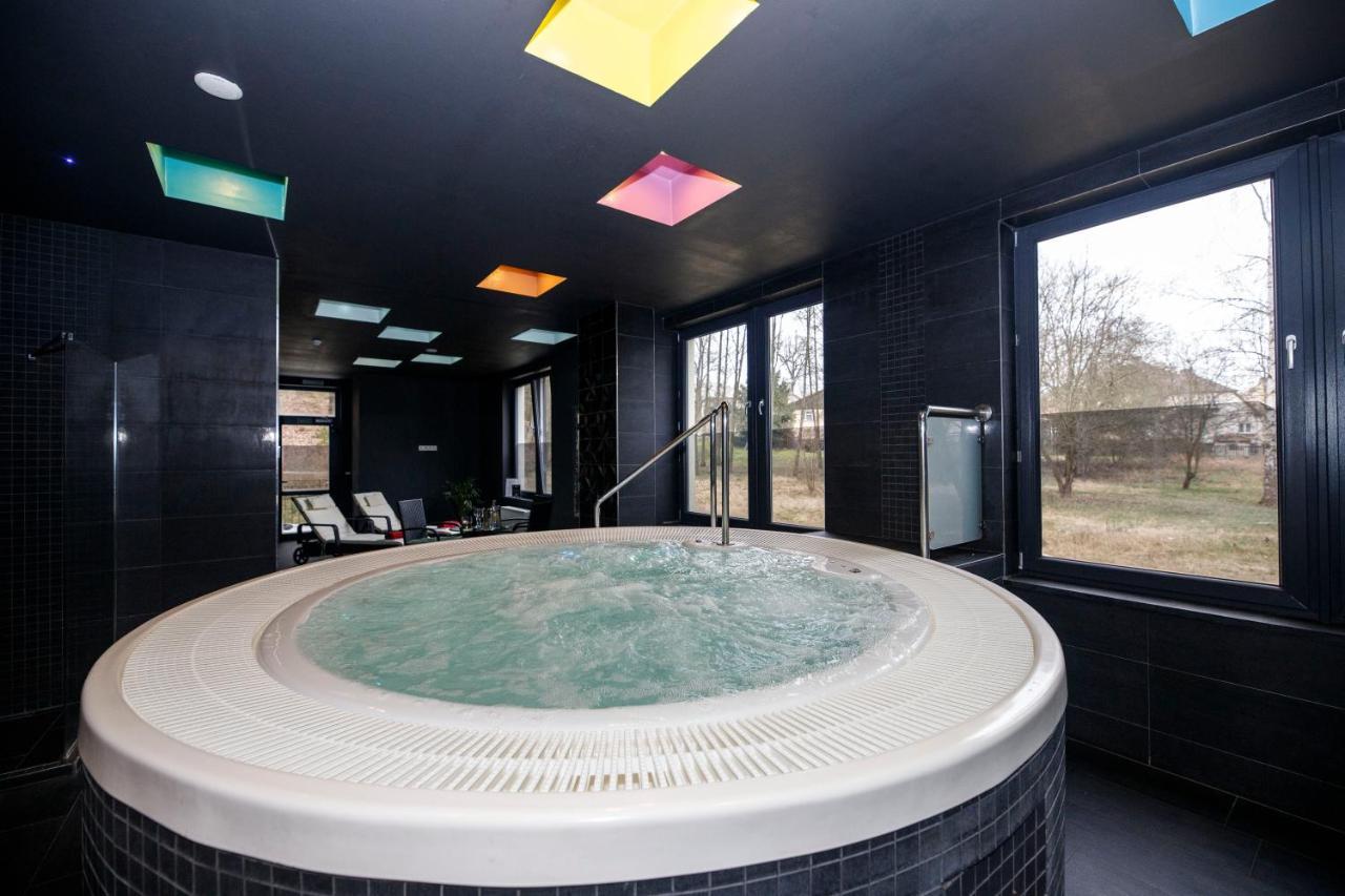 Parkhotel Carlsbad Inn Dalovice Bagian luar foto