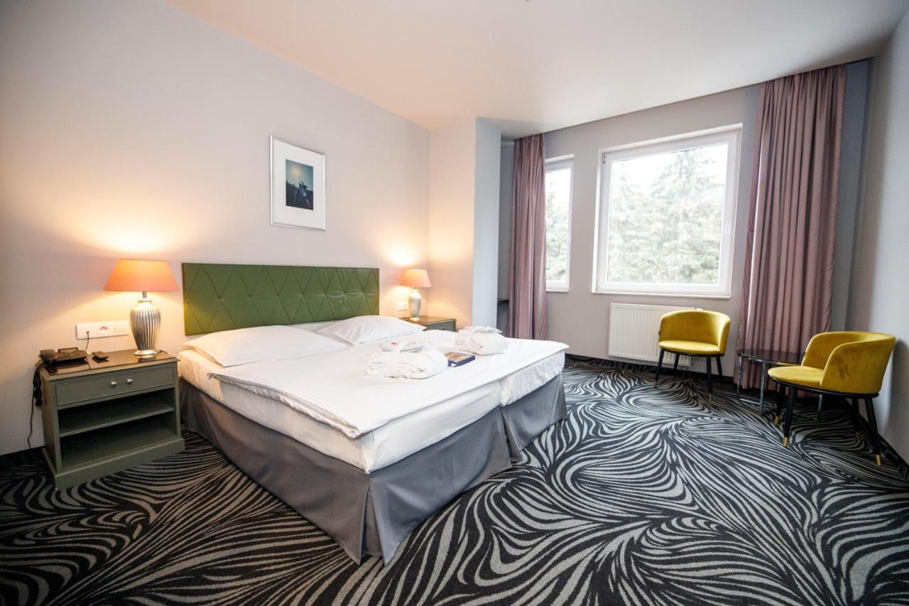 Parkhotel Carlsbad Inn Dalovice Bagian luar foto