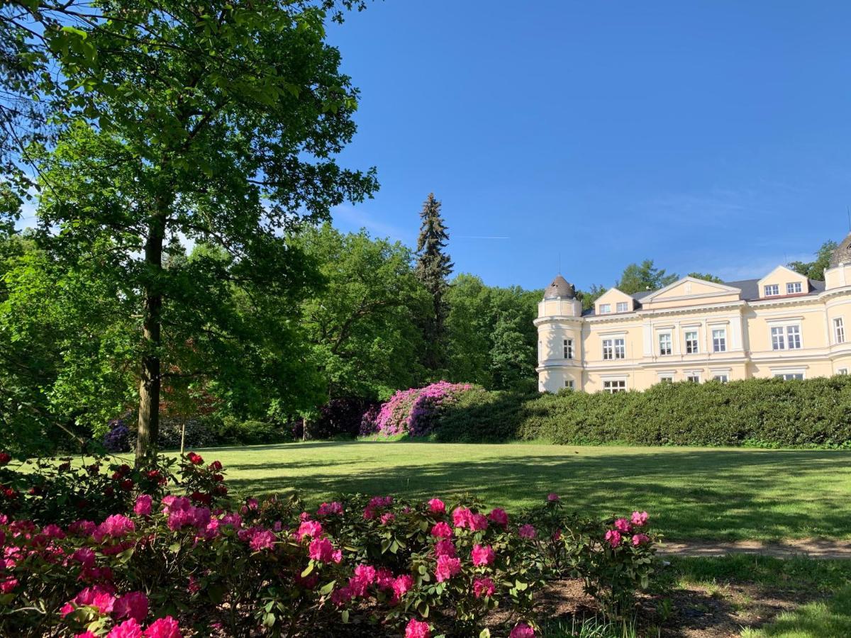 Parkhotel Carlsbad Inn Dalovice Bagian luar foto