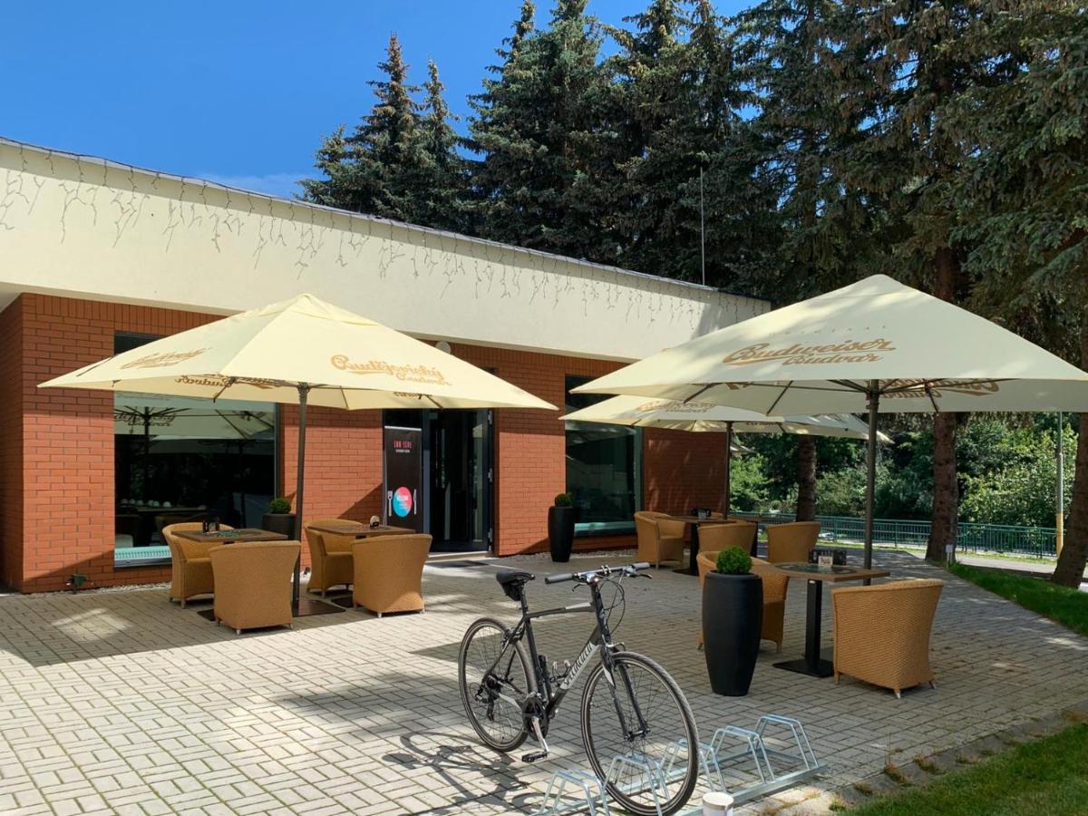 Parkhotel Carlsbad Inn Dalovice Bagian luar foto